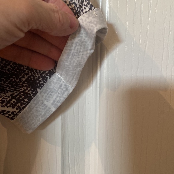 Amaryllis size S Snake skin short sleeve high low hem top - Picture 6 of 6